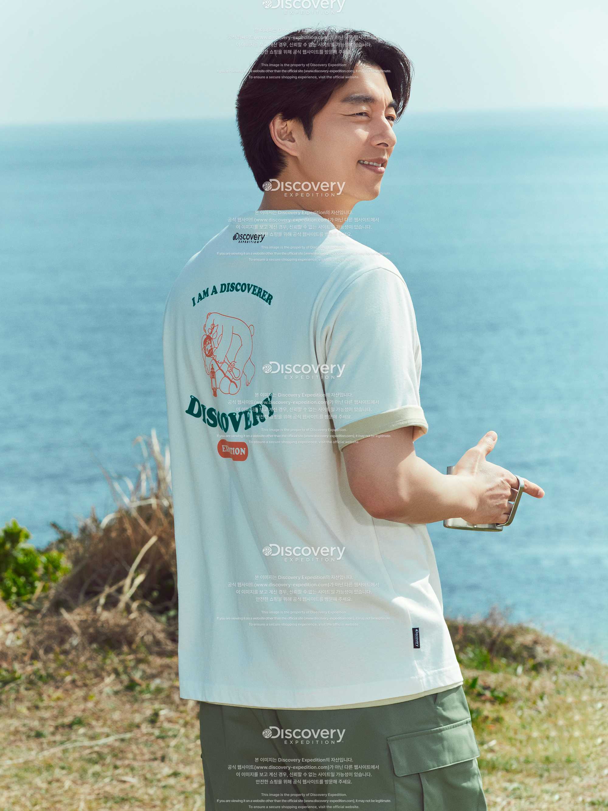 메인크루 아웃도어 로고그래픽 반팔티셔츠